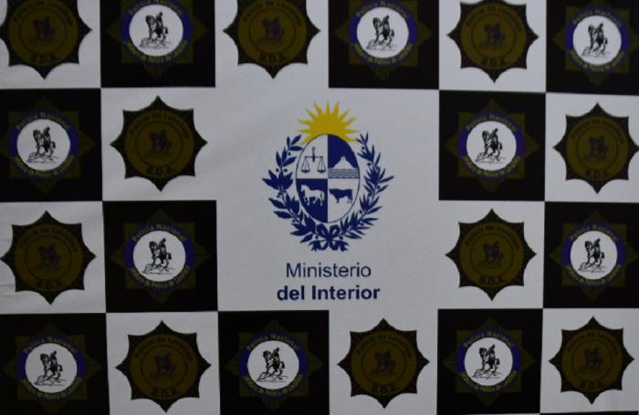 Escudo del Ministerio del Interior con el de Jefatura de Lavelleja y Brigrada antidrogas Escudo del Ministerio del Interior con el de Jefatura de Lavelleja y Brigrada antidrogas