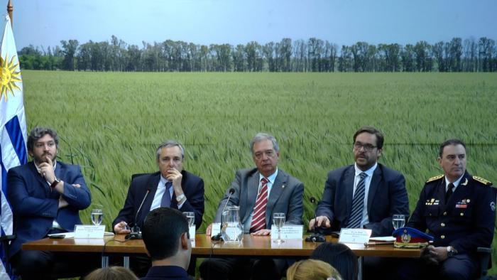 el ministro y el subsecretario de Ganadería Agricultura y Pesca, Fernando Mattos e Ignacio Buffa, el