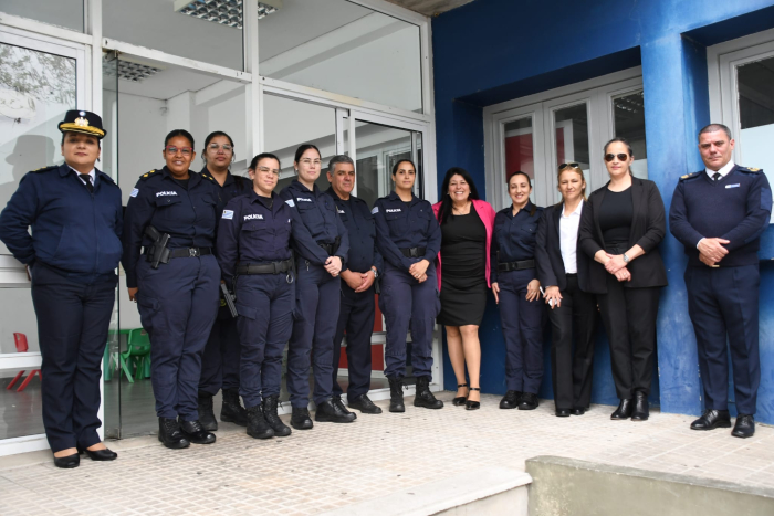 Autoridades de la DNPG junto al Equipo de trabajo de la CEVDG de Cerro Largo