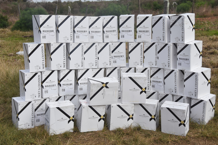 Cajas de champagne MOET & CHANDON incautadas por la policía