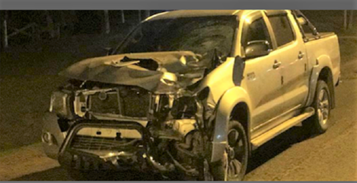 Camioneta que envistió a peatón.