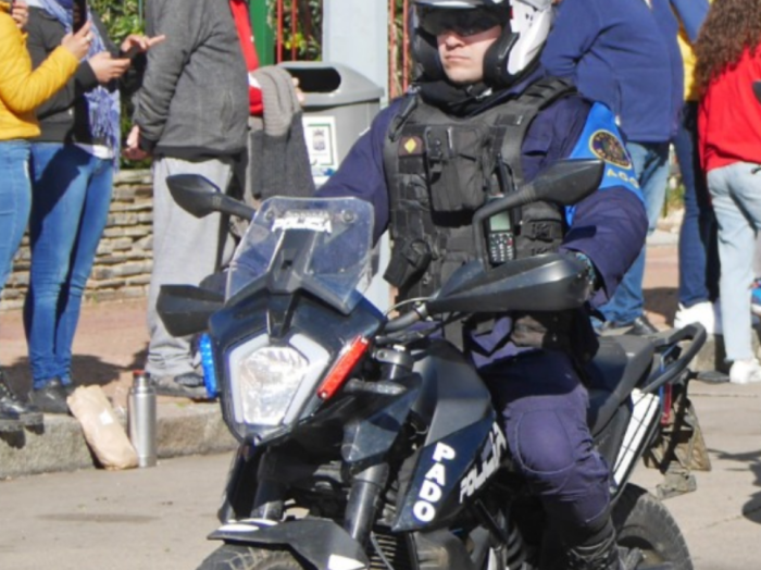 Policía del PADO en moto