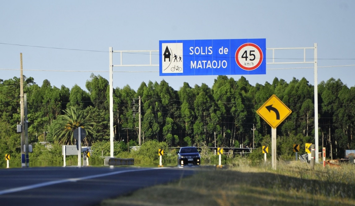 Imagen ilustrativa Cartel en ruta de Solís de Mataojo
