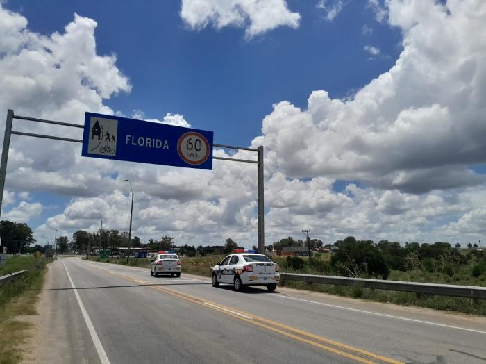 Cartel de Florida y móviles policiales