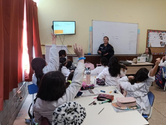 Charla en Escuela N° 4 “Juan Guglielmetti”
