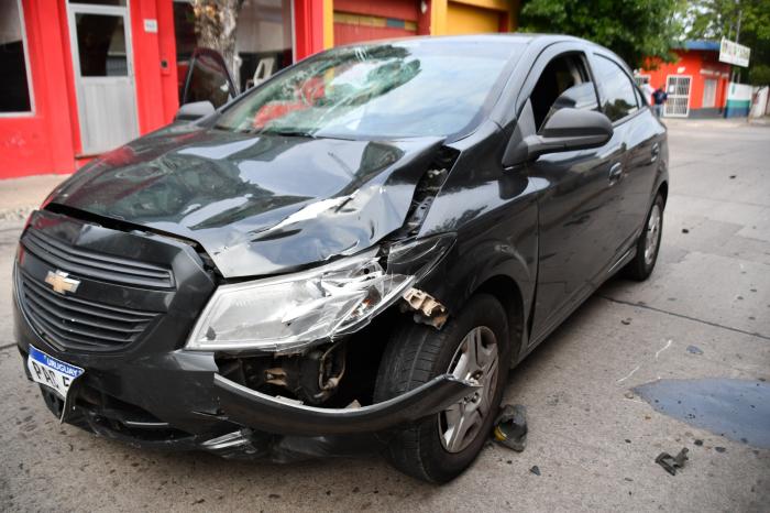 Auto protagonista de siniestro de tránsito en 18 de julio e Intendente Lois