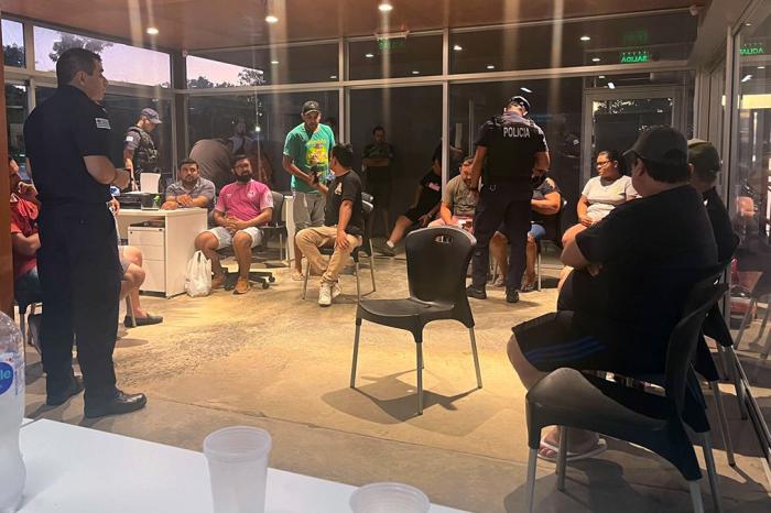 Comision de Carnaval de Bella Unión reunida con la policía.