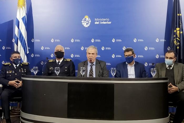 Ministro del Interior, Director de la Policía, Fiscales de Corte y del caso, Director de Interpol