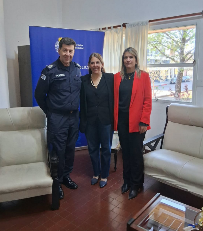 cónsul de la República Argentina la Señora María Julia Lorenzo