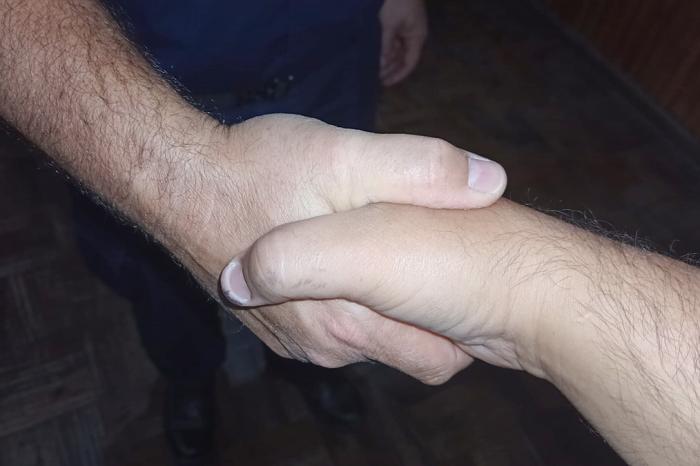 Manos dadas.