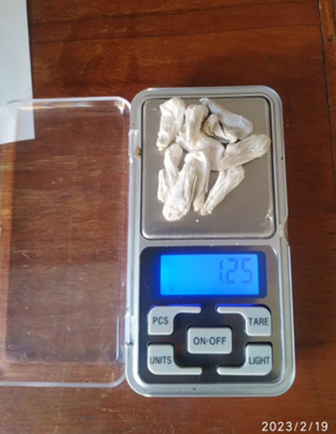 Envoltorios de pasta base de cocaína incautados.