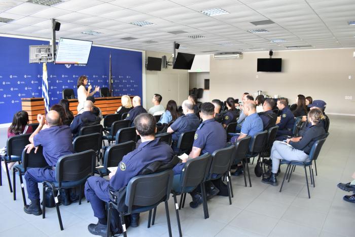 Taller de finanzas para policías del Plan Avanzar Taller de finanzas para policías del Plan Avanzar