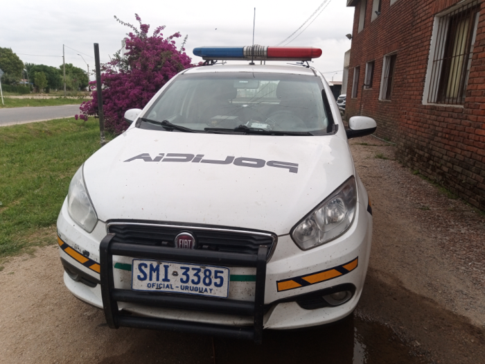Móvil Policial dañado en Ciudad del Plata