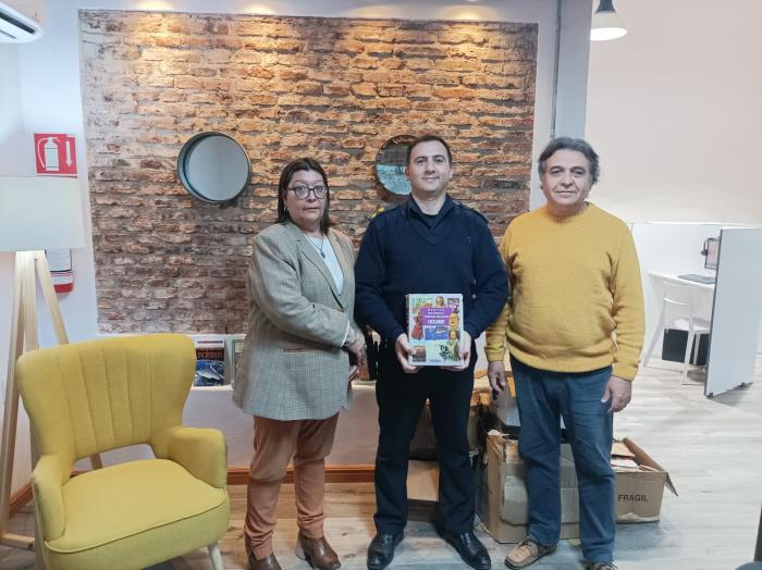 Entrega de Libros a la Policía.