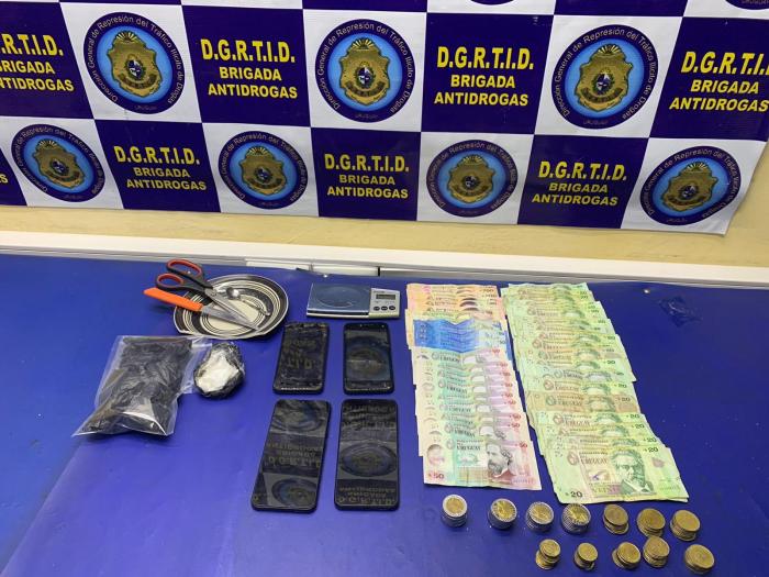 Droga, dinero y otros objetos incautados