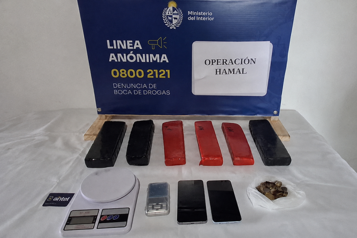 Droga celulares dinero y balanzas incautadas por la policía