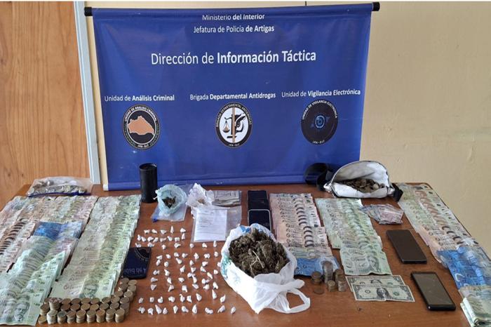 Elementos incautados por la policía. Elementos incautados por la policía.