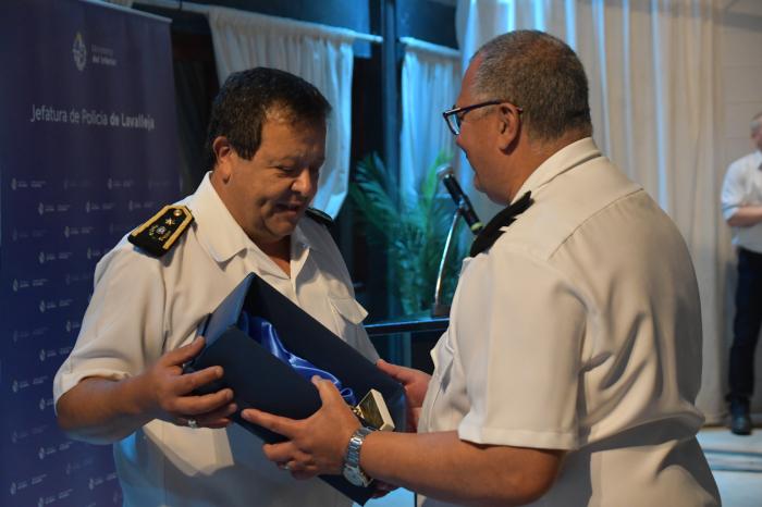 Entrega premio Jefe de Policia a Crio. Mayor Eduardo Sugo Besson Entrega premio Jefe de Policia a Crio. Mayor Eduardo Sugo Besson