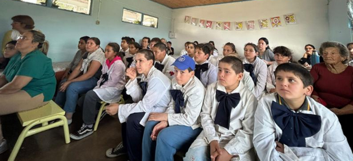 Taller en Escuela N.º 40 Carmelo de Arzadun, Pueblo Fernández Taller en Escuela N.º 40 Carmelo de Arzadun, Pueblo Fernández