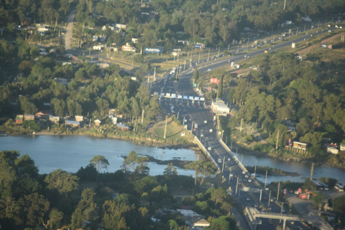 Observación aérea del flujo vehicular en el Peaje de Pando por Operativo Retorno por Carnaval Observación aérea del flujo vehicular en el Peaje de Pando por Operativo Retorno por Carnaval