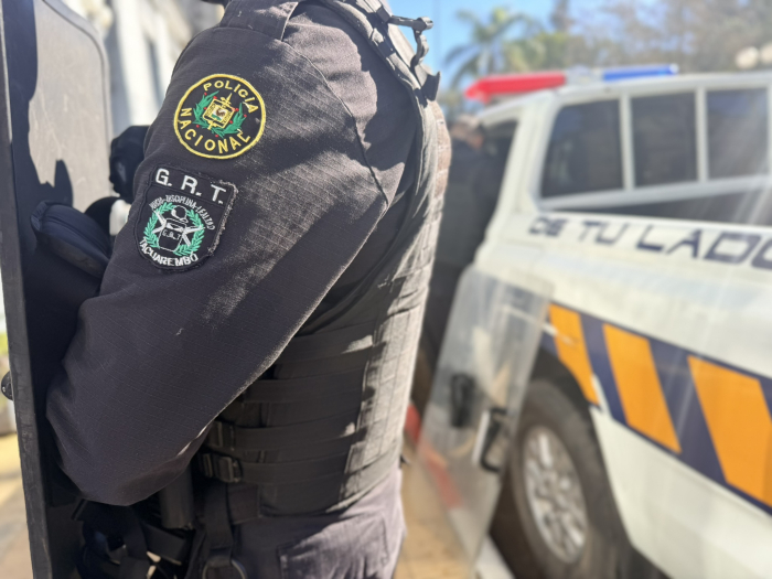 Imágen ilustrativa policía y móvil GRT