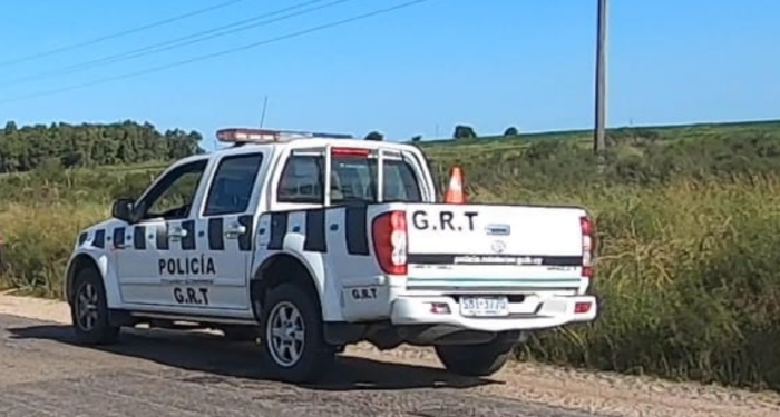 Móvil policial estacionado