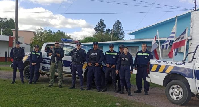 Grupo de la BDSR frente a Seccional 9.ª
