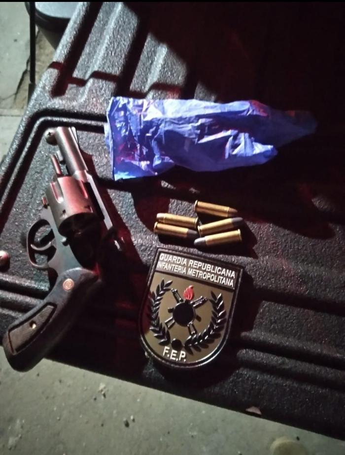 Arma y municiones incautadas por la Policía de San José Detalles de la incautación