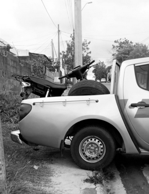 Móvil policial con birrodado recuperado.
