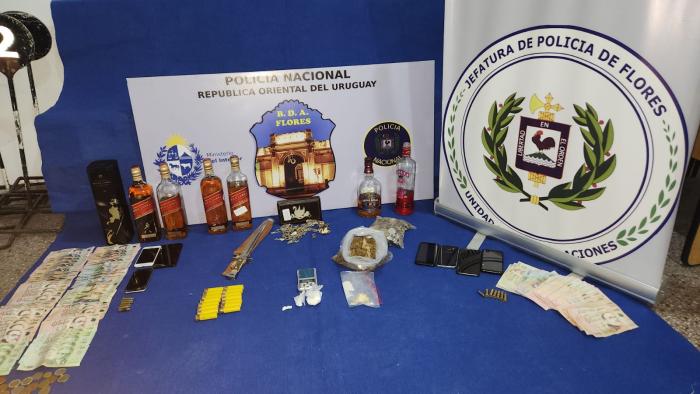 Dinero, sustancias estupefacientes Incautación del operativo