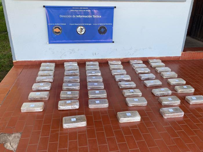 Ladrillos de droga incautados. Ladrillos de droga incautados