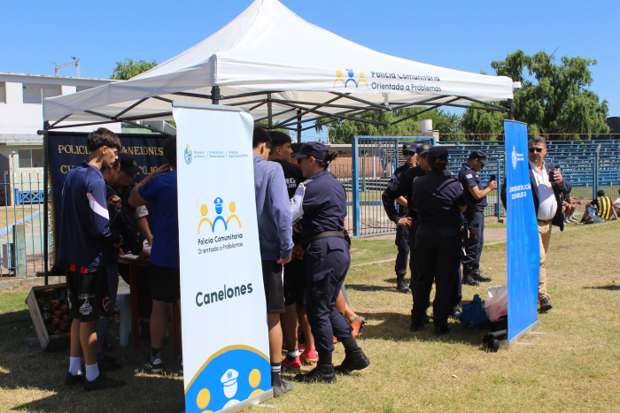 Stand de Policía comunitaria de Canelones Stand de Policía comunitaria de Canelones