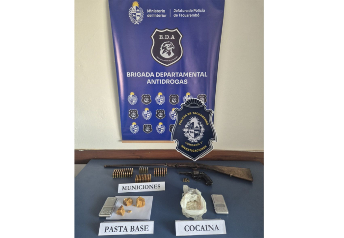 Jefatura de Policía de Tacuarembó Drogas, armas incautados en inspección ocular.