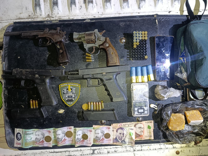 Objetos incautados en procedimiento policial