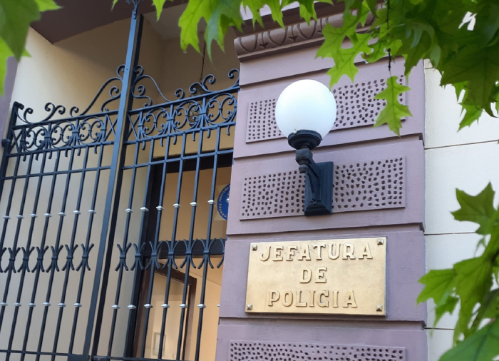 Placa de la jefatura de Policía