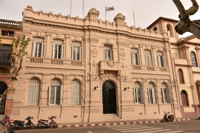 Fachada de la Jefatura de Policía de Cerro Largo