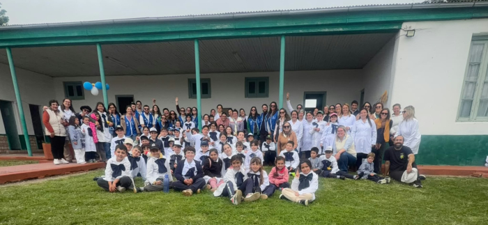 Asistentes a jornada de salud en Escuela 17 de Estación Ortíz Jornada de salud en escuela rural de Lavalleja