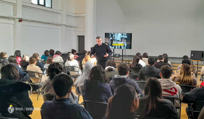 Instancia de concientización sobre el uso responsable de redes sociales en Treinta y Tres