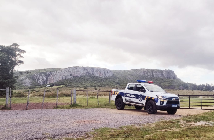 Móvil de la BDSR con Cerro Arequita detrás 