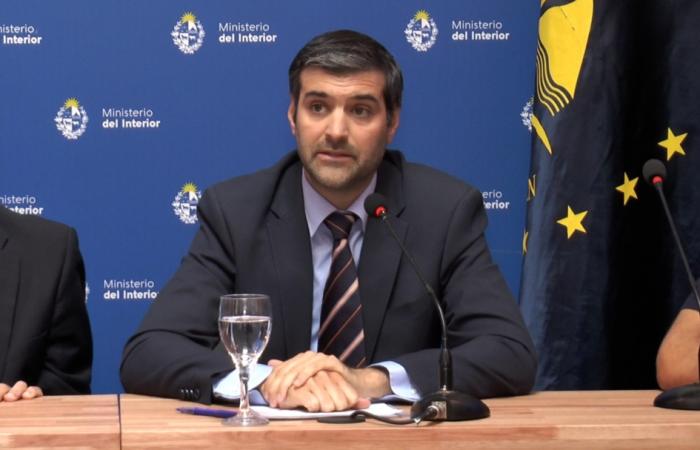 Ministro del Interior, Dr. Nicolás Martinelli durante la conferencia de prensa
