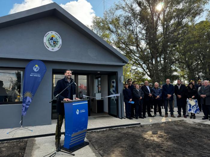 Ministro Martinelli en la inauguración de la Seccional 22 de Salinas