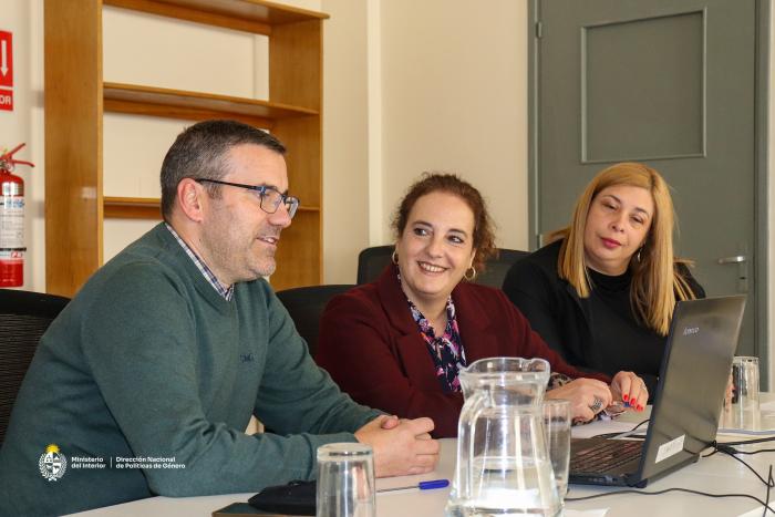 Taller con abogadas del servicio de Mujeres de Negro Taller con abogadas del servicio de Mujeres de Negro