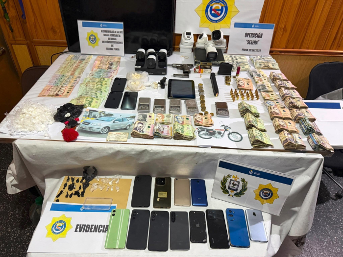 Cinco condenador y un formalizado en Operación Seseña Mesa de evidencias los objetos incautados