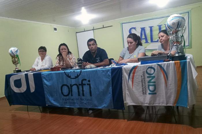 Participantes de la reunión con la Liga de Fútbol Infantil.