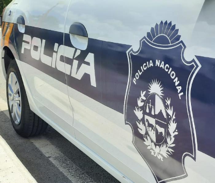 Logo de Policía en móvil policial