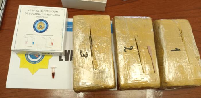 En Ciudad del Plata se incautaron casi dos kilos de marihuana, cocaína y dinero