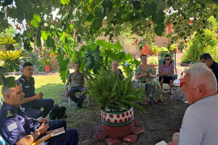 Reunión con vecinos de Cainsa.