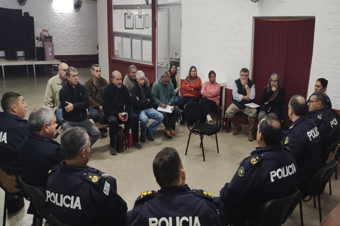 Reunión de Comando con vecinos de Pueblo Sequeira