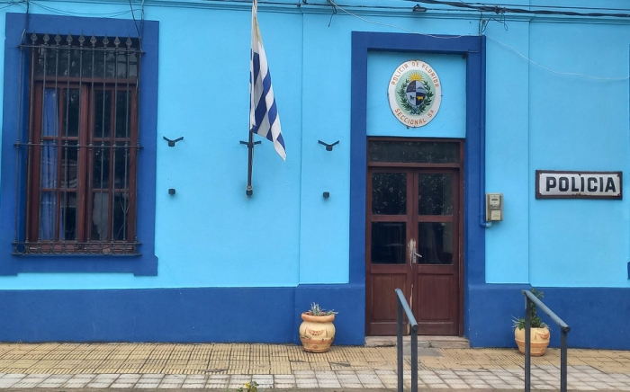 Fachada de seccional quinta de 25 de Agosto