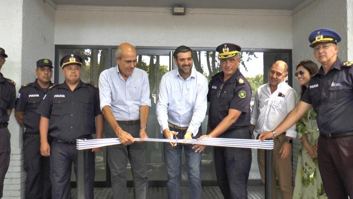 AUTORIDADES EN EL CORTE DE CINTA